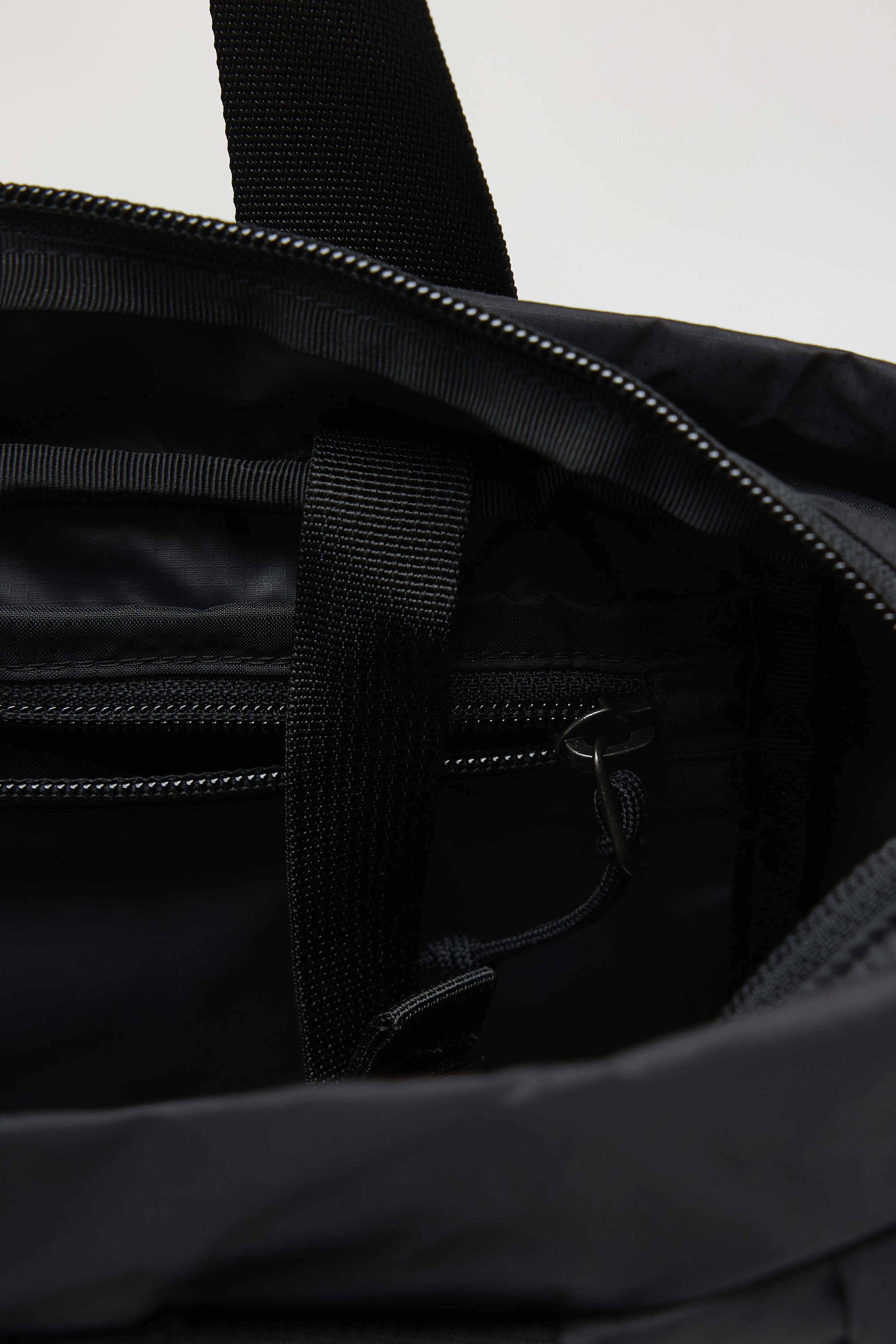 Terravia Tote Pack  (252 / W / BLACK) - Image 5