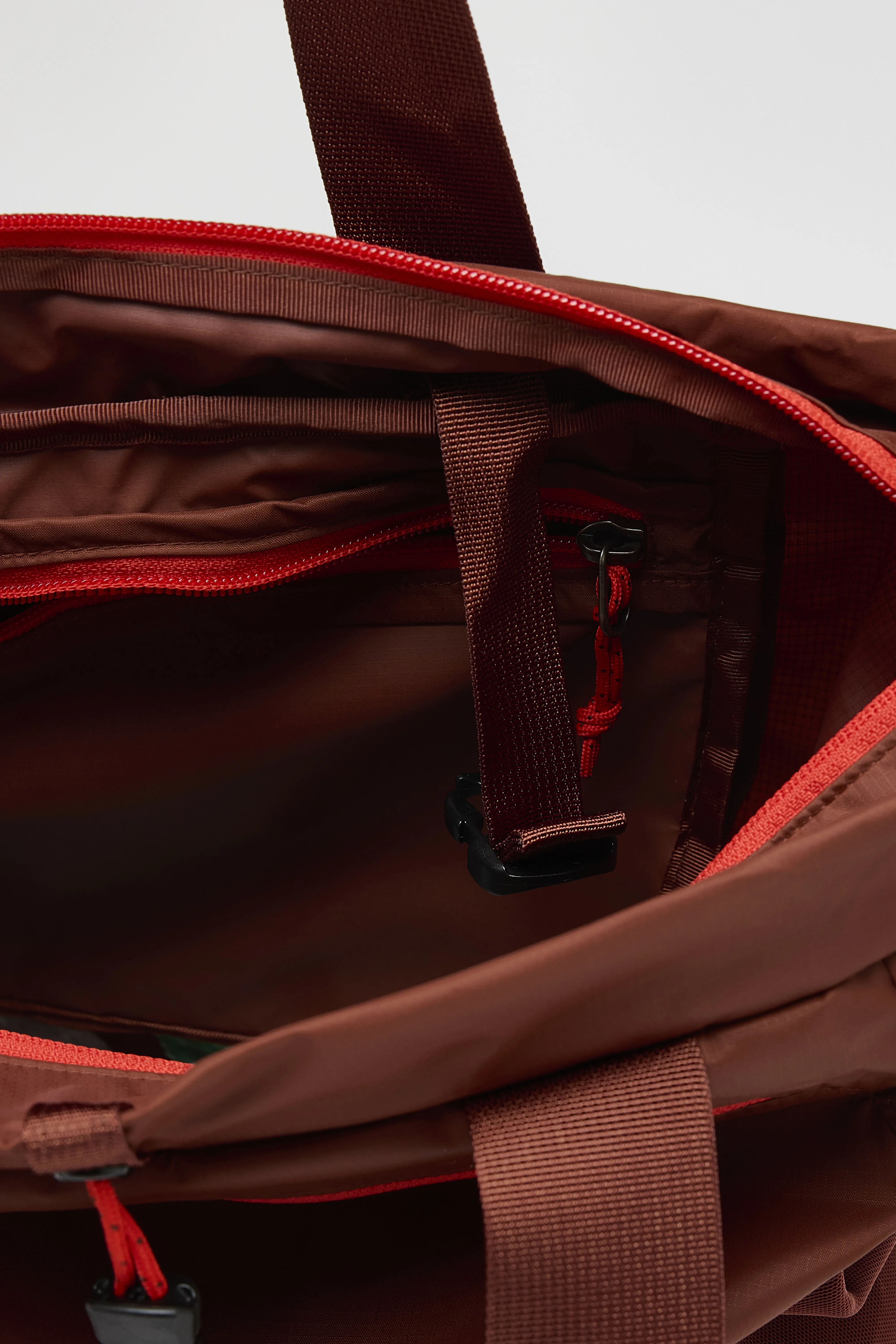 Terravia Tote Pack  (252 / W / RED) - Image 5