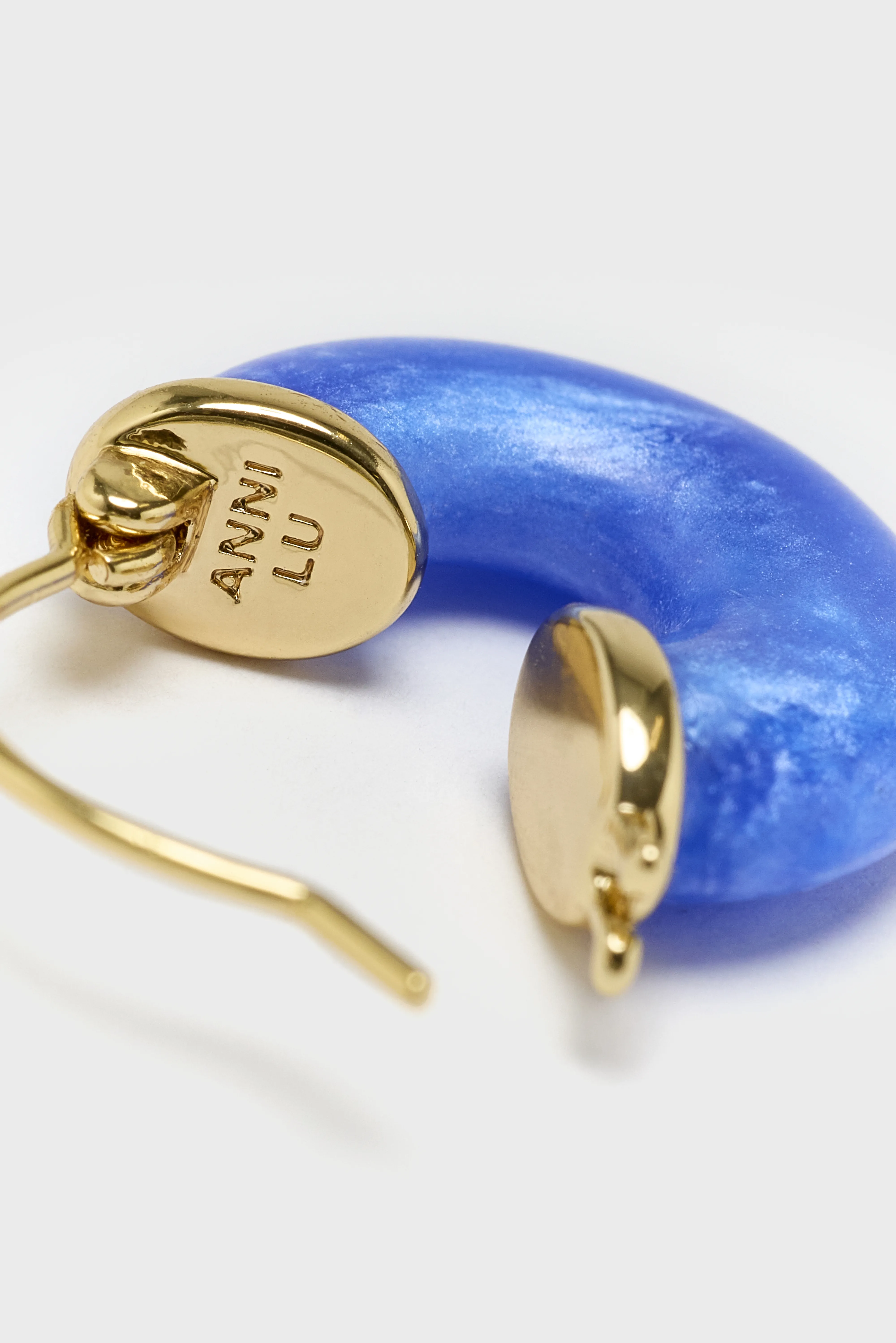 Petit Swell Hoop Earrings  (251 / W / GOLD) - Image 4