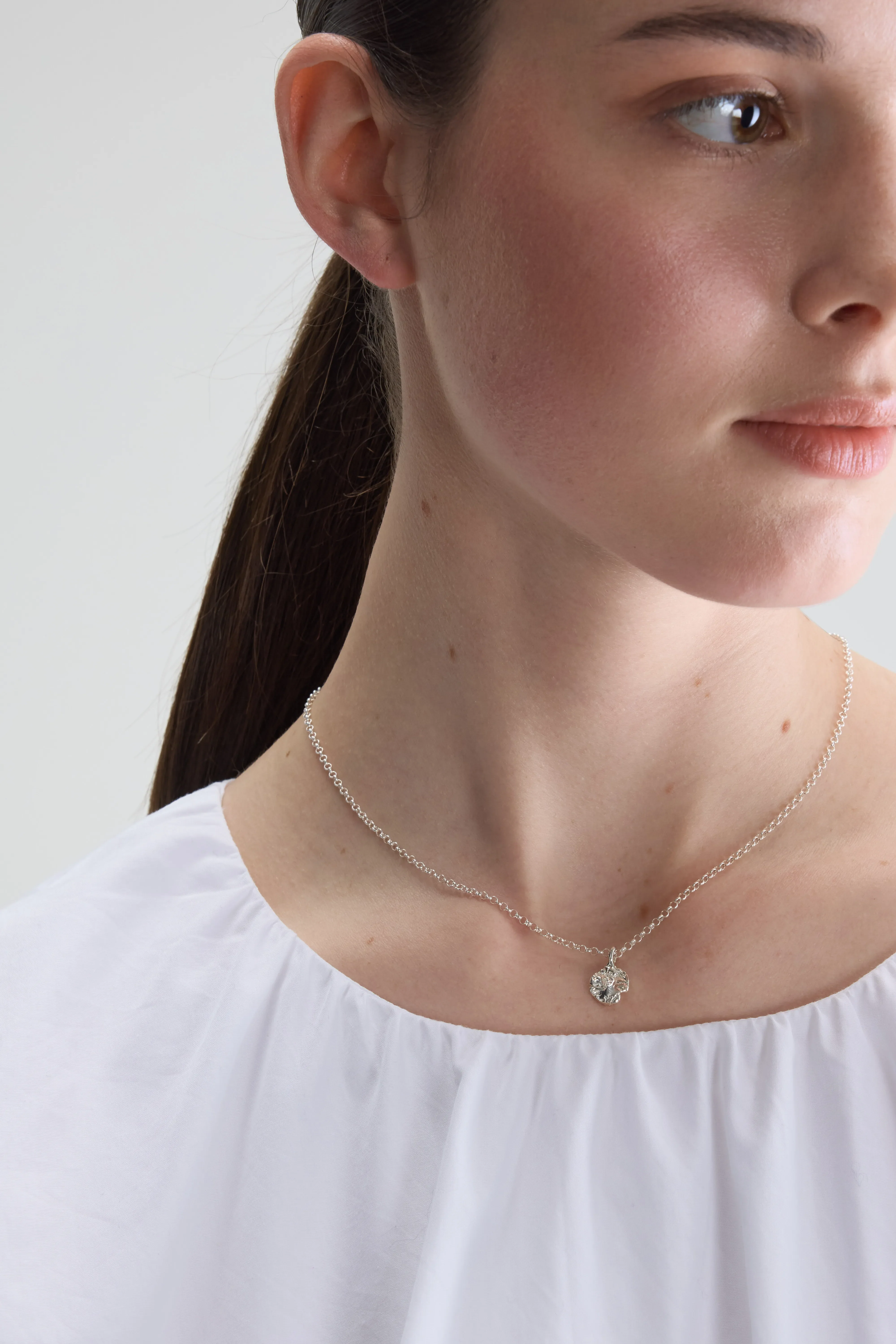 La Mer Necklace  (261 / W / SILVER) - Image 3