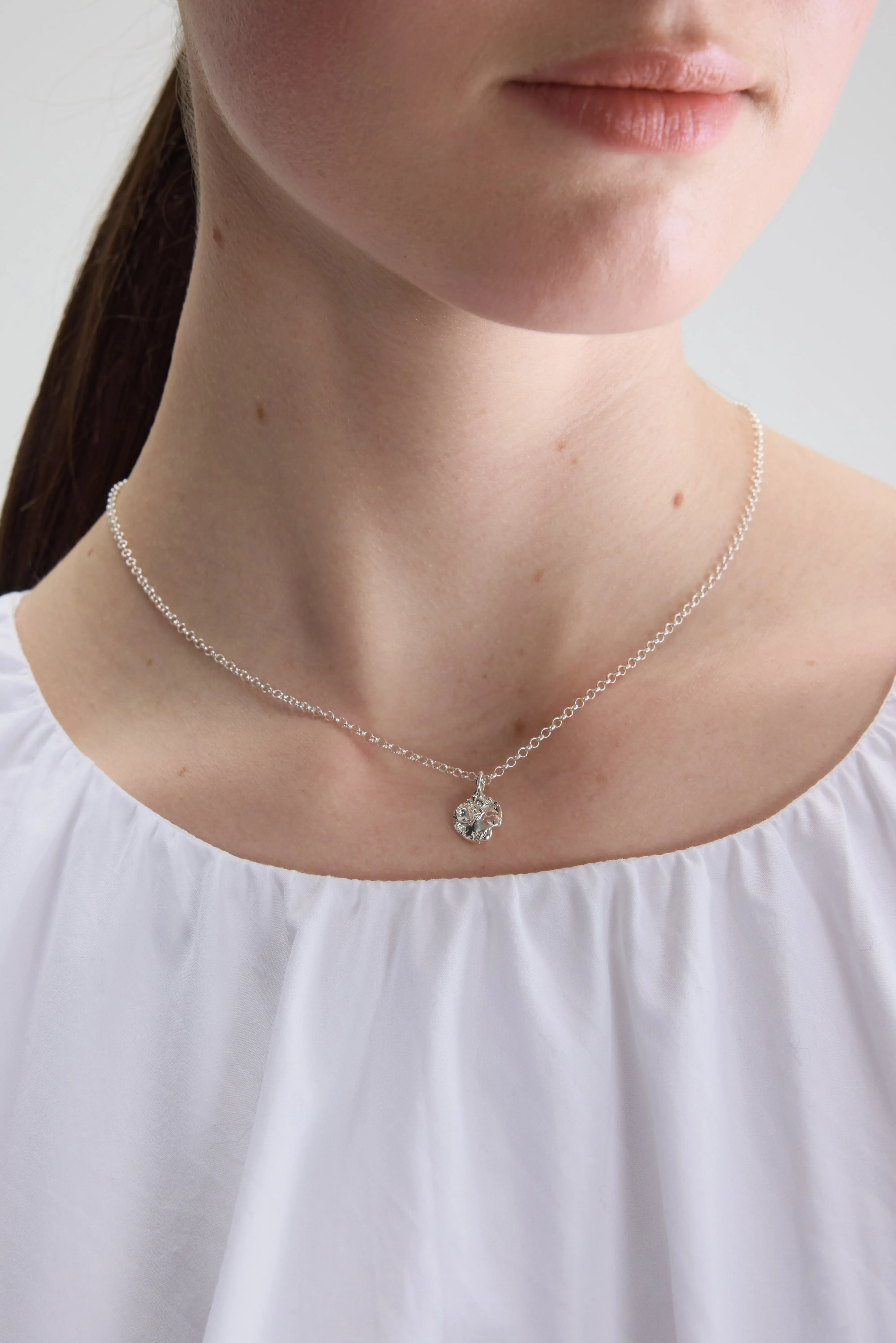 La Mer Necklace  (261 / W / SILVER) - Image 6