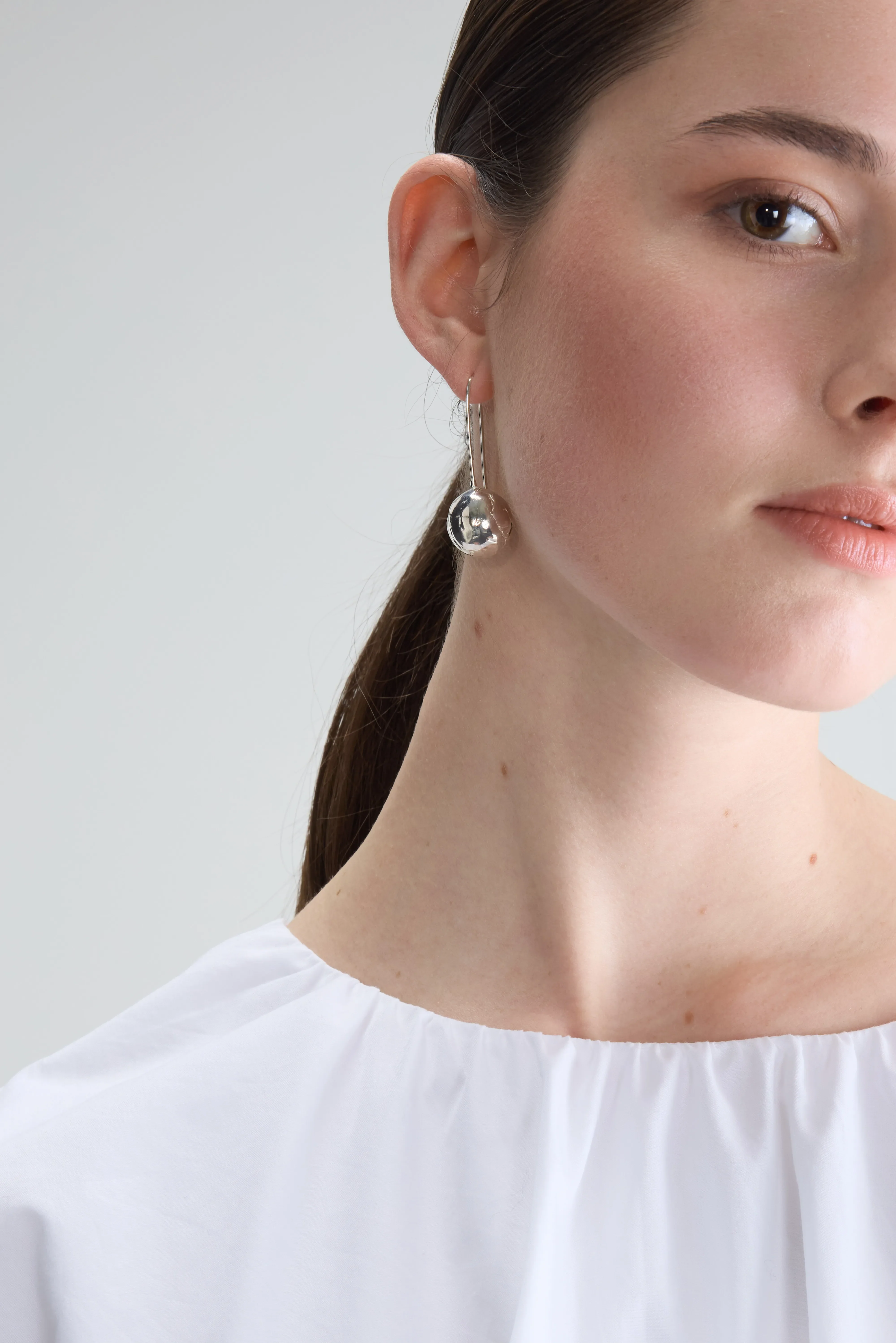 Phae Earrings  (261 / W / SILVER) - Image 3